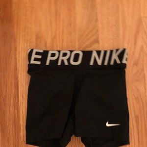 Nike pros size xs